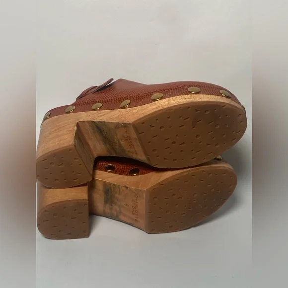 CHARLOTTE STONE wooden studded heels. - Picture 12 of 15